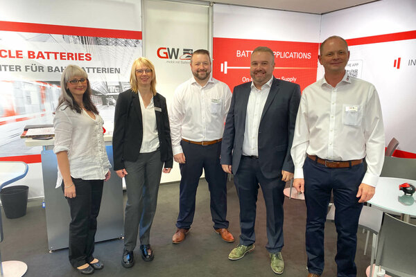 gwbatt-innotrans-2022_standteam.jpg